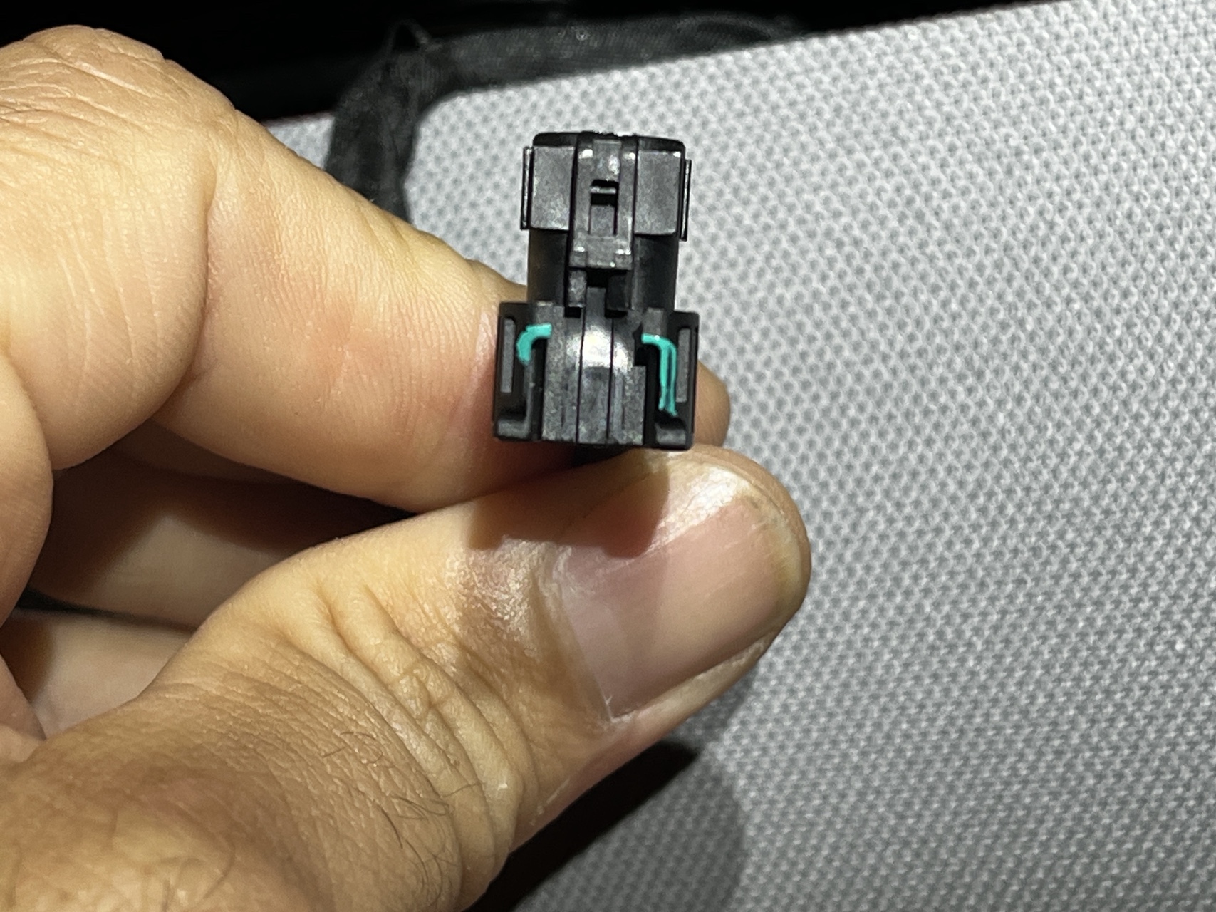 HSD automotive data connector from Tesla Model 3
