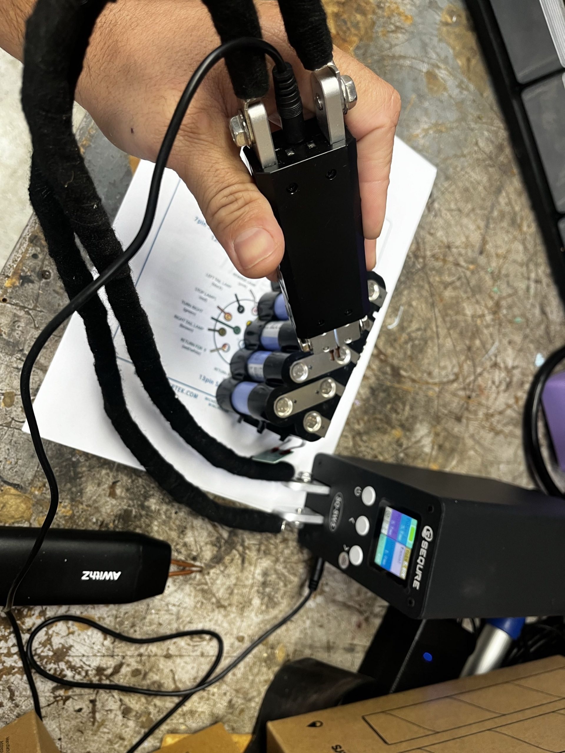 Spot welding nickel strips to 21700 cells with Sequre spot welder and wiring diagram
